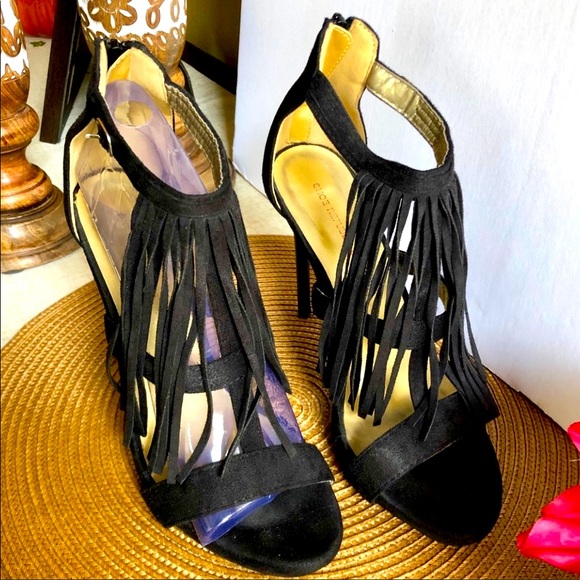 Black Shoes Heels ✨👠✨ - Picture 4 of 7